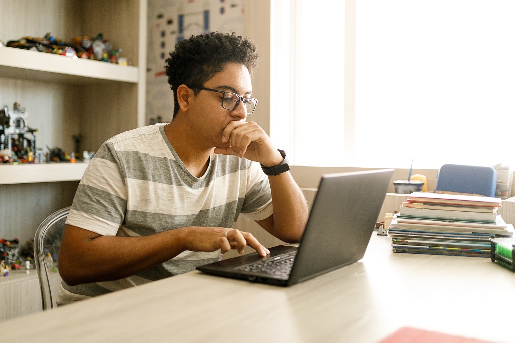 Student using laptop to get tips on letters of recommendation