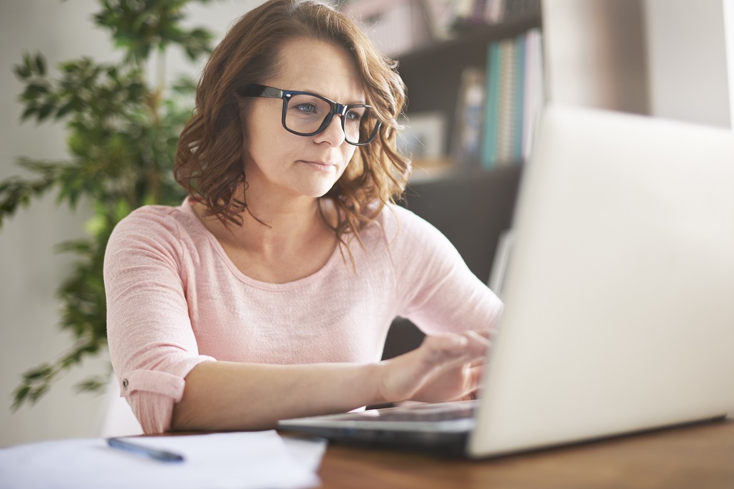 Parent completing the FAFSA on a laptop