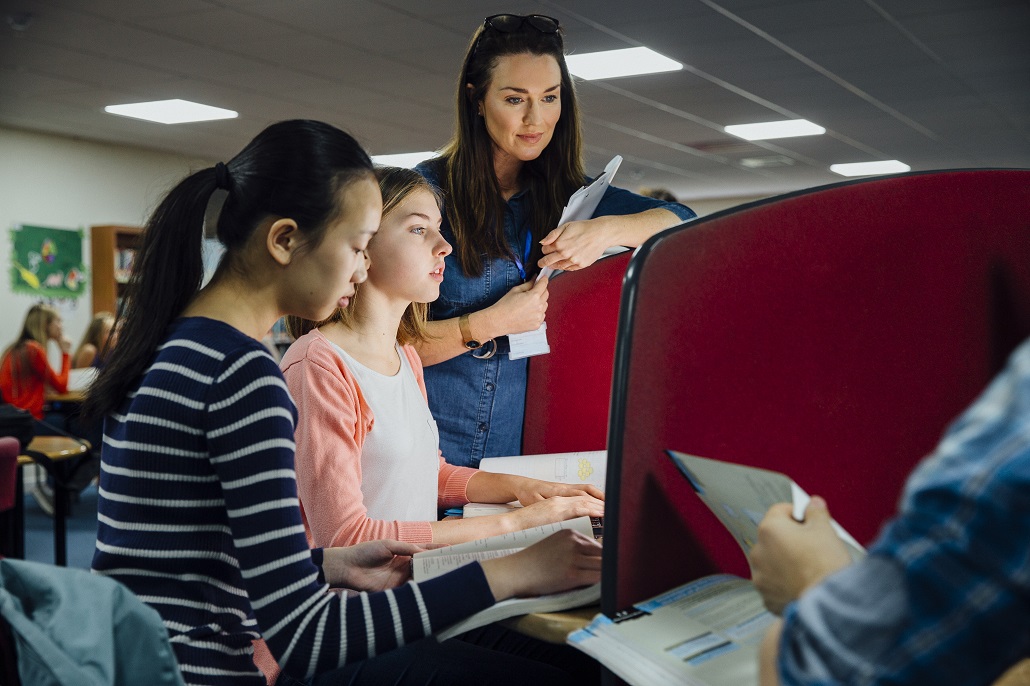 A counselor helping middle school students use MEFA Pathway