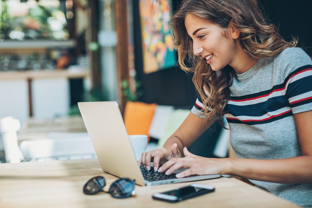 Student using laptop to learn when to complete financial aid applications