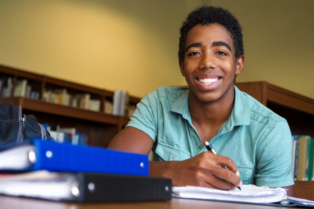 Student in library studying 