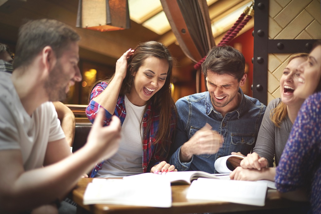 Students at dinner talking about non-billed college expenses