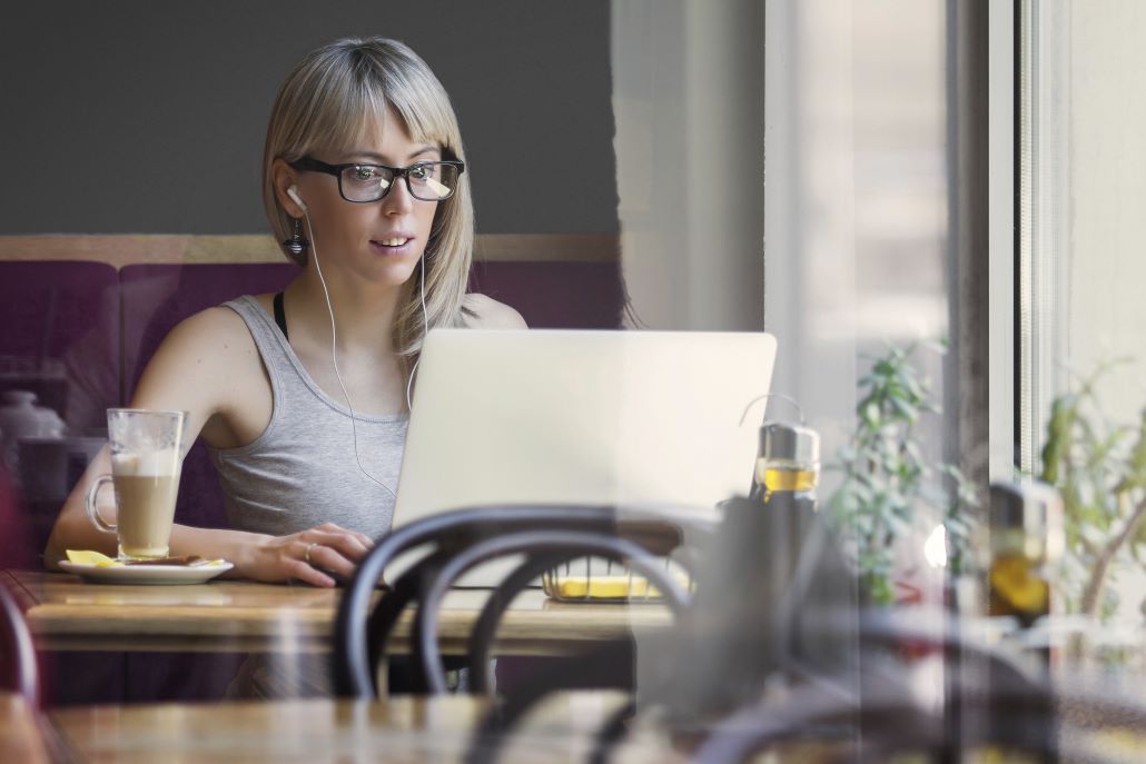 Girl reading on laptop about early action and early decision